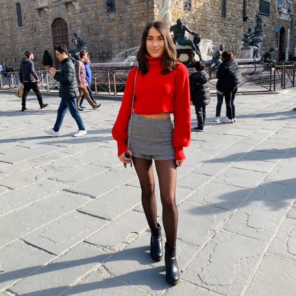 Meet your Posher, Caitlin - Picture 4 of 4